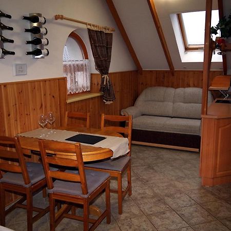 Апартаменты Sklep U Veselych Мутенице Экстерьер фото