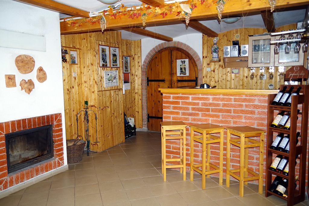 Апартаменты Sklep U Veselych Мутенице Экстерьер фото