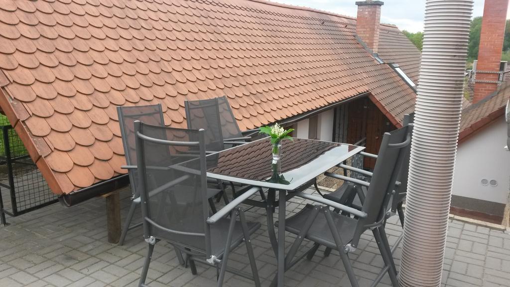 Апартаменты Sklep U Veselych Мутенице Экстерьер фото
