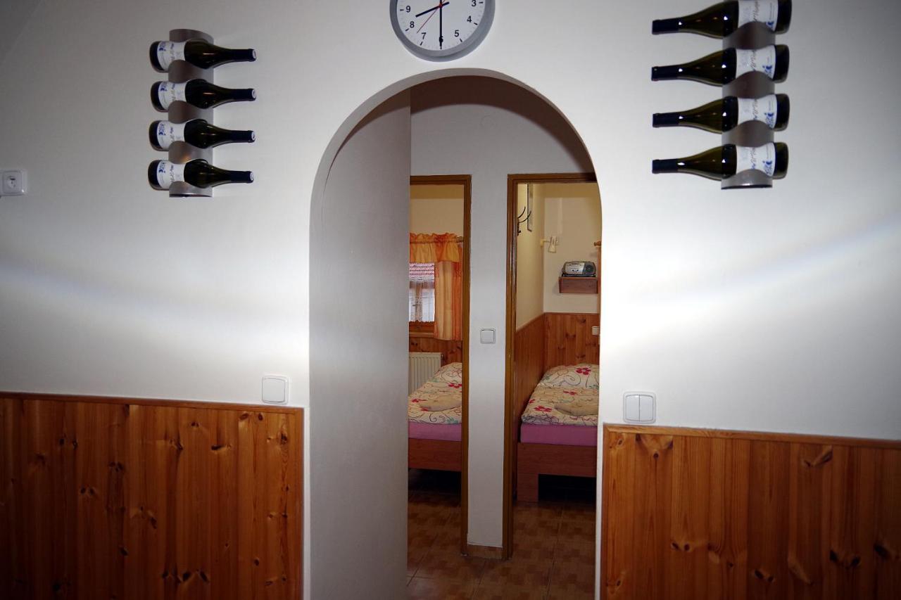 Апартаменты Sklep U Veselych Мутенице Экстерьер фото